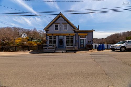 {{alt}} | Card Image