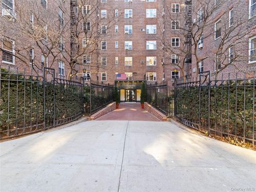 apt-1o-76 34th Ave, Jackson Heights, NY, 11372-2242 | Card Image