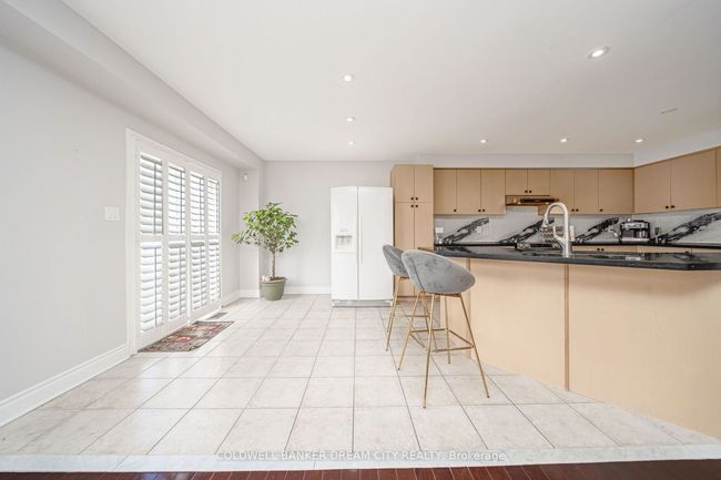 60 Capistro St, House other with 8 bedrooms, 5 bathrooms and 4 parking in Brampton ON | Image 12