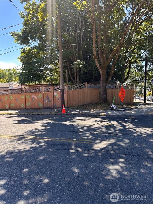 612 22nd Ave, Seattle, WA, 98122-6062 | Card Image