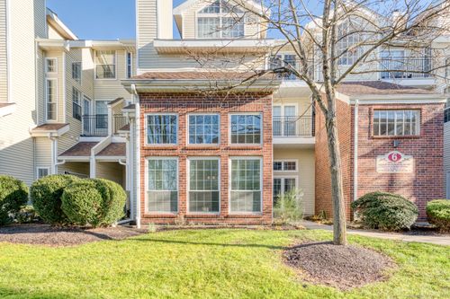 88-88 Carriage Crossing Ln, Middletown, CT, 06457-5830 | Card Image