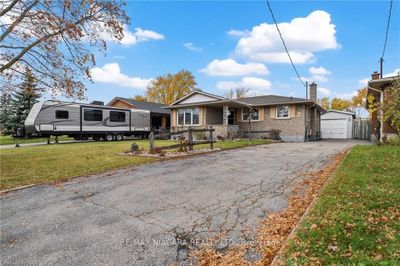 25 Meredith Dr, House other with 3 bedrooms, 2 bathrooms and 4 parking in Saint Catharines ON | Image 3