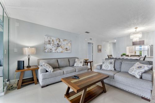 305-7807 Golf Circle Dr, Margate, FL, 33063-7352 | Card Image