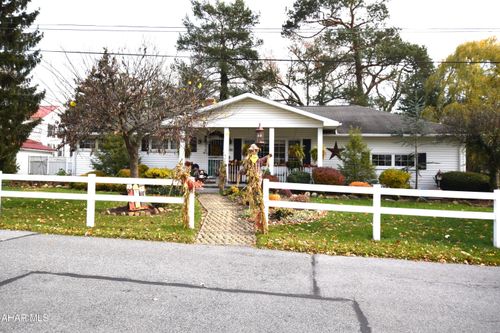 5601 Eldorado Ave, Altoona, PA, 16601-1037 | Card Image