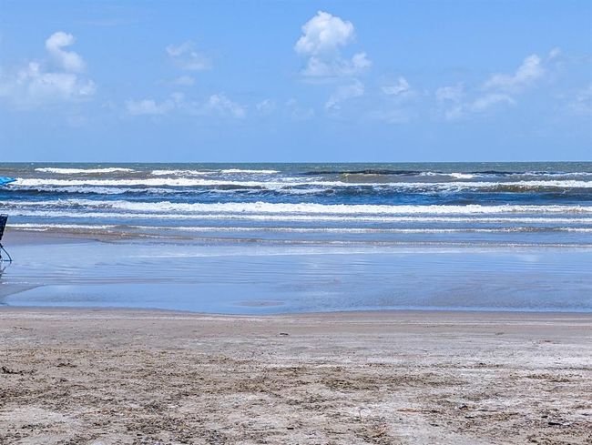 Searching for the gentle waves and a clear blue sky? 4407 Bluewater is perfect for those seeking a peaceful coastal lifestyle. | Image 35