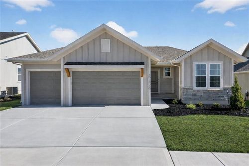 17120 W 168th Pl, Olathe, KS, 66062-8034 | Card Image