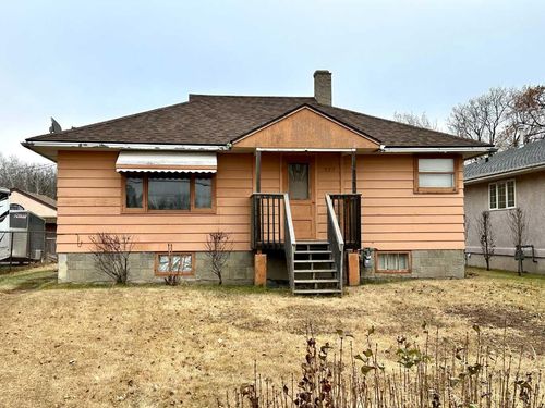 925 15 St, Wainwright, AB, T9W1E6 | Card Image