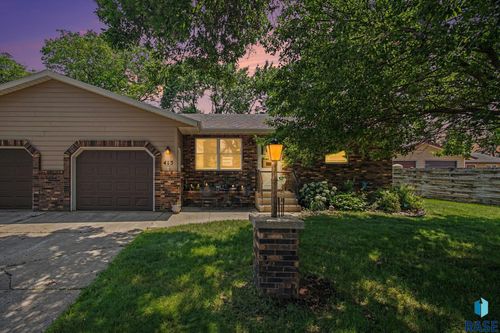 4-413 Se 8th St Street, Madison, SD, 57042 | Card Image