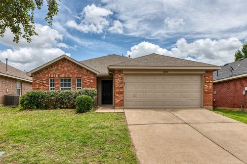 10905 Fawn Valley Dr, Fort Worth, TX, 76140-5571 | Card Image