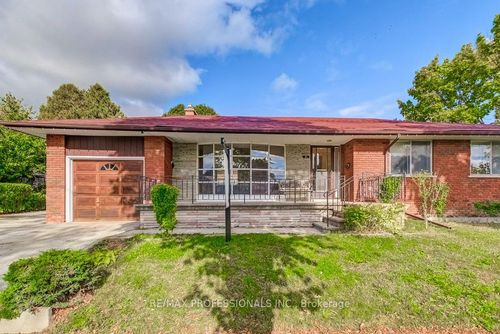 30 Renault Cres, Etobicoke, ON, M9P1J3 | Card Image