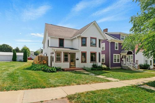 105 S 4th St, Mount Horeb, WI, 53572-2024 | Card Image