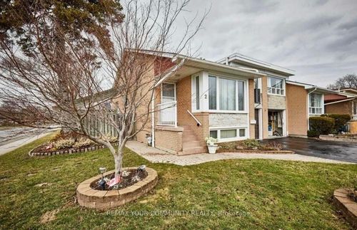 2 Pinemore Cres, North York, ON, M3A1W6 | Card Image