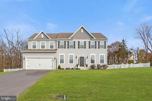 460 Paradise View Dr, GREENCASTLE, PA, 17225-8214 | Card Image