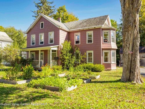 792 Springtown Rd, Tillson, NY, 12486-1101 | Card Image