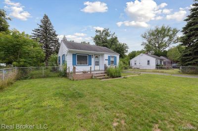 3414 Leith Street, Home with 2 bedrooms, 1 bathrooms and null parking in Flint MI | Image 2