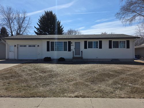 2713 4th Ave S, Moorhead, MN, 56560-3210 | Card Image