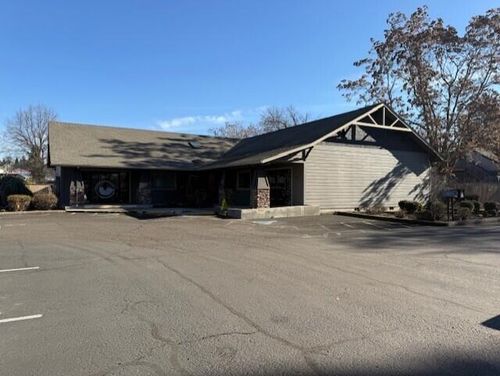 100-824 E Main St, Medford, OR, 97504-7135 | Card Image