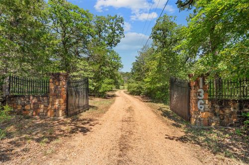 136 Red Fox Ln, Bastrop, TX, 78602-3192 | Card Image
