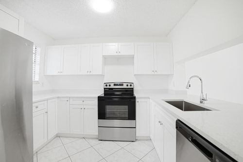8207 Fairway Road, Sunrise, FL, 33351 | Card Image