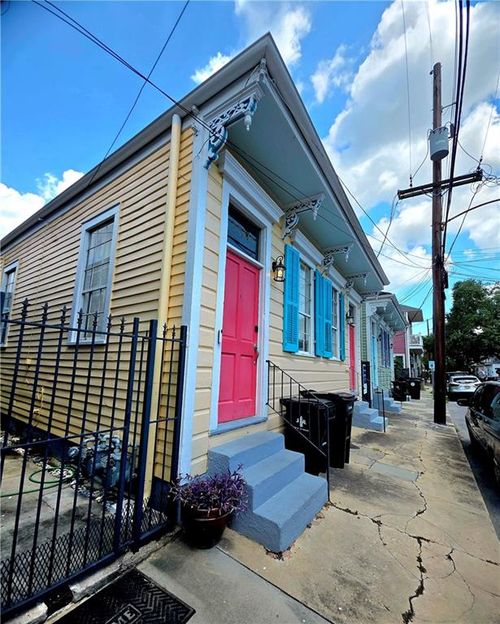 2525 Laurel St, New Orleans, LA, 70130-5523 | Card Image