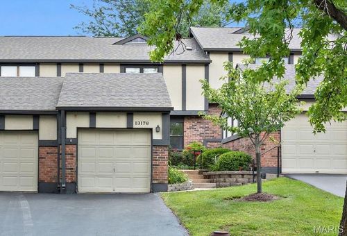 13176 Royal Pines Dr, Saint Louis, MO, 63146-2251 | Card Image