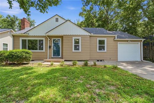 8107 Ward Pkwy, Kansas City, MO, 64114-2005 | Card Image