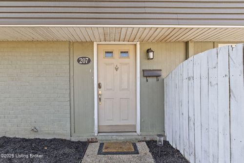 207 La Fontenay Ct, Louisville, KY, 40223-3001 | Card Image