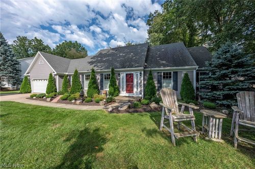 389 Jaycox Rd, Avon Lake, OH, 44012-2113 | Card Image