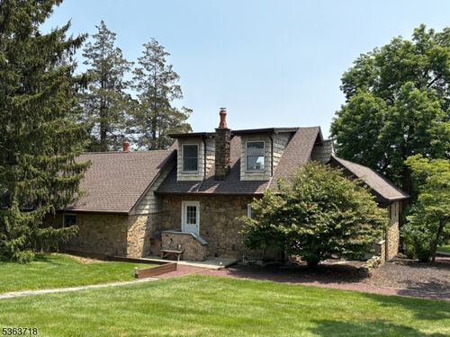 64 Bunnvale Rd, Califon, NJ, 07830-4139 | Card Image