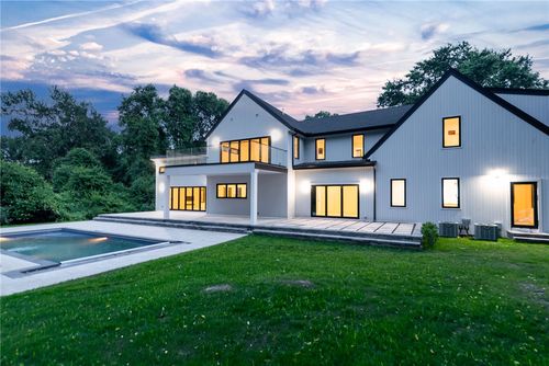 19 Castle Rd, Narragansett, RI, 02882-3112 | Card Image