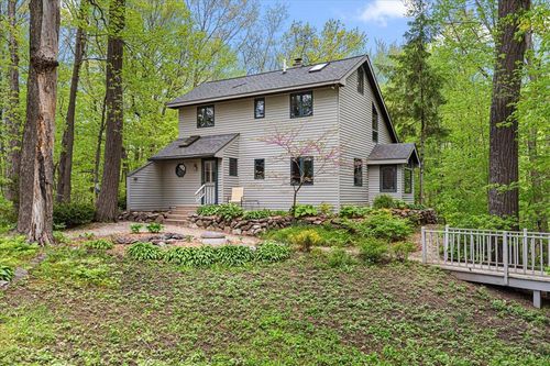 9561 Maple Tree Rd, Kewaskum, WI, 53040-9778 | Card Image