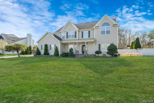 4 Jordan Dr, Medford, NY, 11763-2051 | Card Image