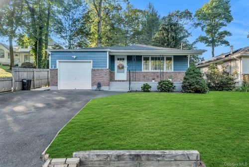 27 Nichols Rd, Huntington Station, NY, 11746-3474 | Card Image