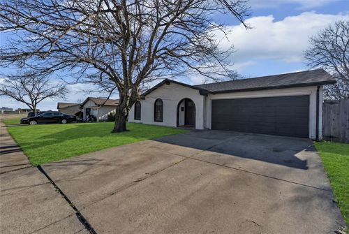 529 Nw Ann Lois Ln, Burleson, TX, 76028-3708 | Card Image