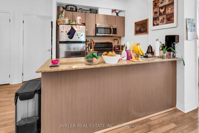 2404 - 12 Yonge St, Condo with 3 bedrooms, 2 bathrooms and 1 parking in Toronto ON | Image 9