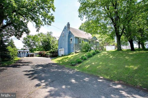 2742 N Charlotte St, GILBERTSVILLE, PA, 19525-9724 | Card Image
