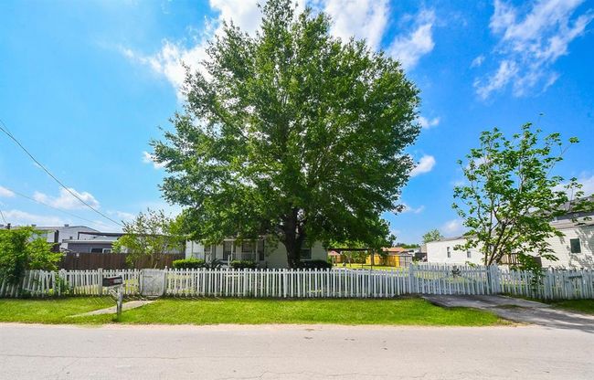 2636 Lone Oak Rd, House other with 3 bedrooms, 2 bathrooms and null parking in Houston TX | Image 5