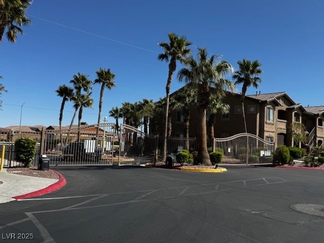 1010 - 8985 S Durango Dr, Condo with 3 bedrooms, 2 bathrooms and null parking in Las Vegas NV | Image 8