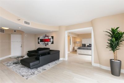 2603 - 3500 Mystic Pointe Dr, Condo with 2 bedrooms, 2 bathrooms and null parking in Aventura FL | Image 3