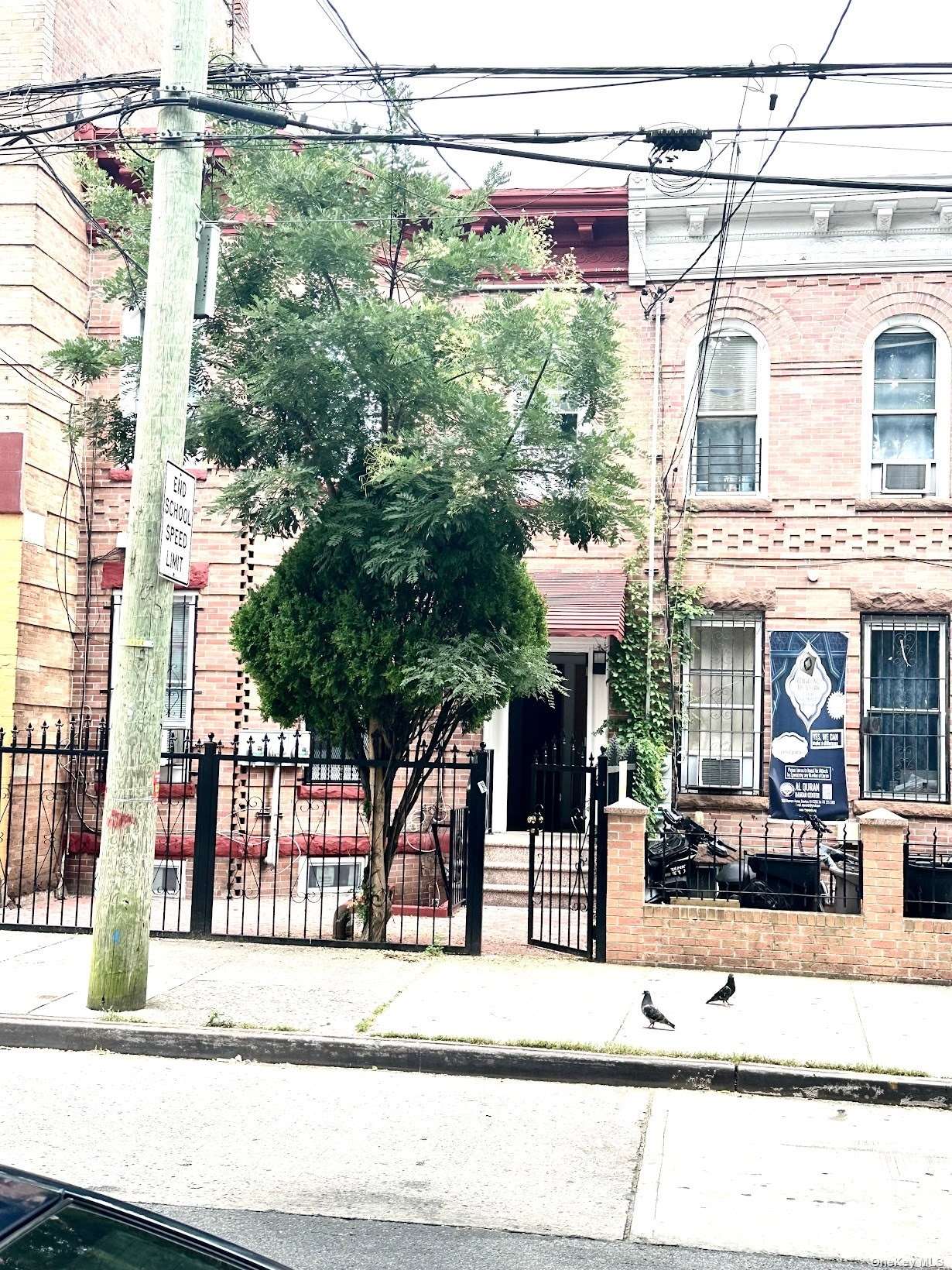 Crescent St, Brooklyn, NY 11208