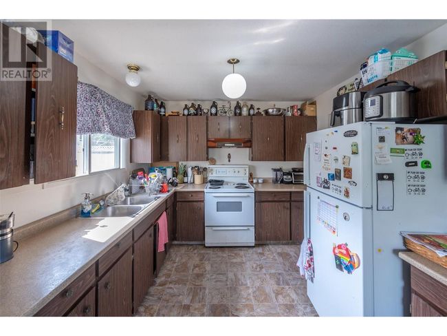1486 Naish Dr, Home with 7 bedrooms, 4 bathrooms and 4 parking in Penticton BC | Image 24