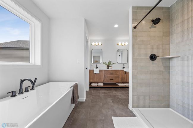 Owner's Private Bath | Image 17