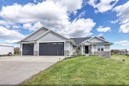 392 Song Bird Circle, LITTLE SUAMICO, WI, 54171 | Card Image