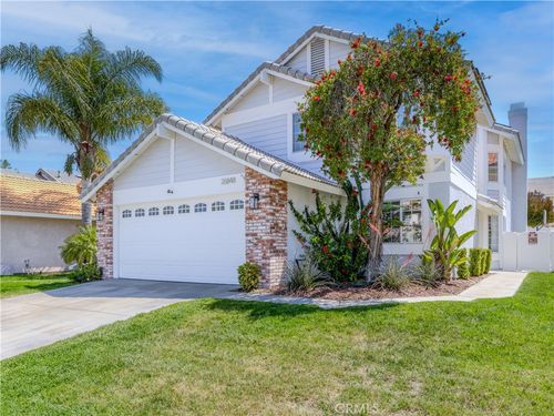 26848 Hummingbird Cir, Canyon Country, CA, 91351-5533 | Card Image