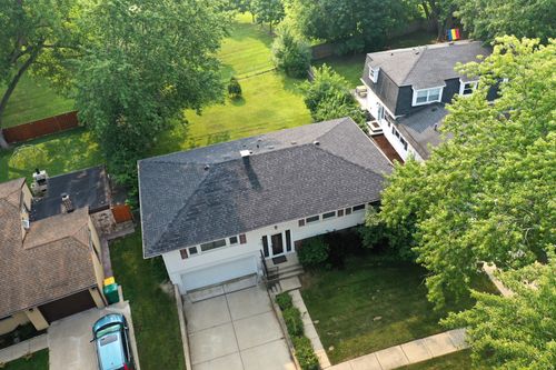 557 Beechwood Rd, Buffalo Grove, IL, 60089-3333 | Card Image
