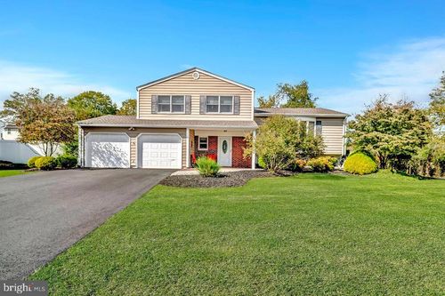 16 Barbara St, Kendall Park, NJ, 08824-1729 | Card Image