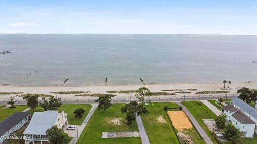 126 S Beach Blvd, Waveland, MS, 39576-4174 | Card Image