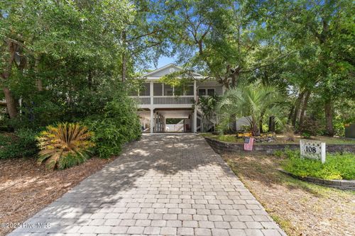 108 Sw 28th St, Oak Island, NC, 28465-7609 | Card Image