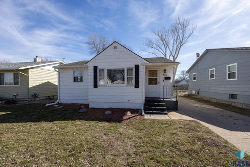 420 S Lincoln Ave, Sioux Falls, SD, 57104-3827 | Card Image