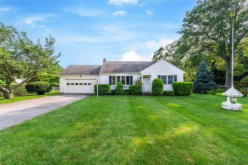 3000 Pequash Ave, Cutchogue, NY, 11935-2462 | Card Image